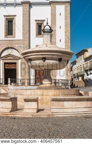 Giraldo Square (praca Do Giraldo) In Evora, Portugal. Evora Is A Unesco World Heritage Site.