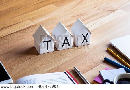 Property Tax.investment Planning.business Real Estate.economy Crisis.expenses Of Worker.financial Ma