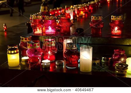 Candele sul giorno di carestia (Holodomor) vittime In Ucraina