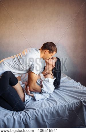 A Sexy Guy Gently Pushed His Girlfriend Onto The Bed In A Fit Of Passion. Ready To Give Great Pleasu