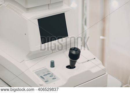 Refractometer Eye Test Digital Machine In Ophthalmology