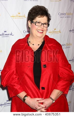 LOS ANGELES - JAN 4: Debbie Macomber kommt bei der Hallmark Channel 2013 Winter TCA Party. bei Hunt