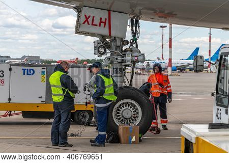 Moscow, Russia - June 6. 2018. Technicians Conduct Pre-flight Preparation Of Aircraft In Vnukovo Air