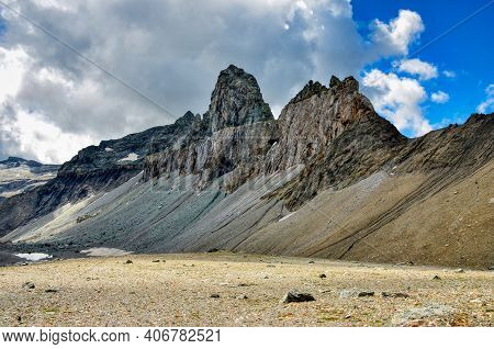 Mountains Photo In Switzertland Glarus. Sardona Arena