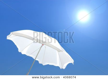 weiße Sonnenschirm