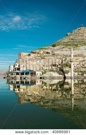 Verzonken dorp Halfeti in Gaziantep, Turkije