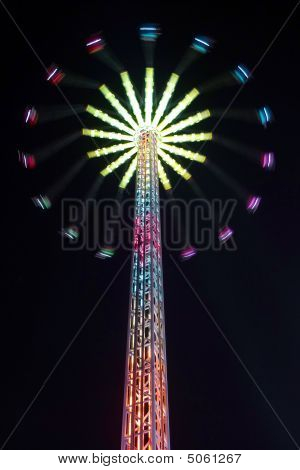 Swing карусель в ночное время