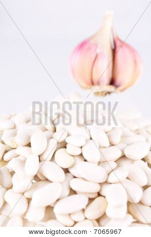 Bohnen von einer String Bean gegen Garlick Zwiebel