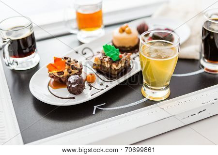 Tasting of wine and pattie chocolate pastries at the chocolate and beer and wine pairing party.