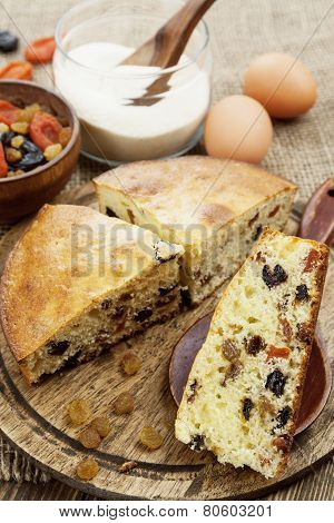 Mannik, Semolina Cake With Dried Fruits