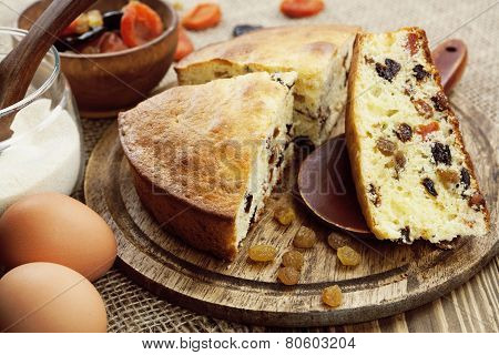 Mannik, Semolina Cake With Dried Fruits