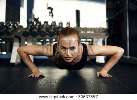 Gorgeous Brunette Warming Up And Doing Some Push Ups A The Gym