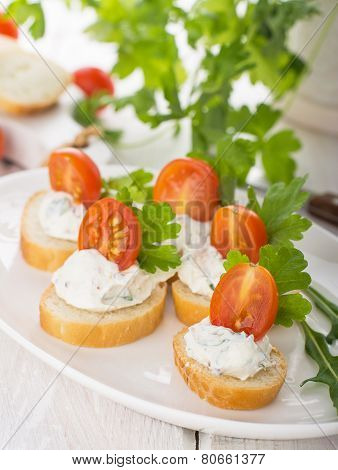 canapes with cheese and venetables