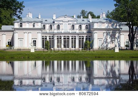 Pavilion Chinese palace. Oranienbaum (Lomonosov). Upper park