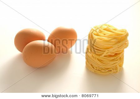 Yumurta ve makarna