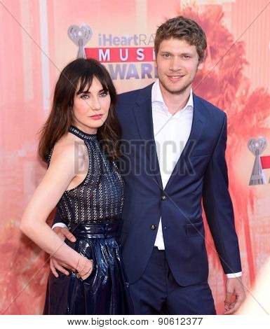 LOS ANGELES - MAR 29:  Carice van Houten arrives to the 2015 iHeartRadio Music Awards  on March 29, 2015 in Hollywood, CA                