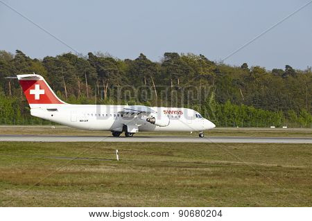 Frankfurt International Airport - Avro Rj100 Of Swiss Takes Off