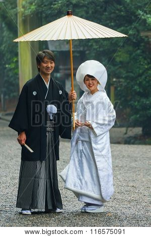 NAGOYA JAPAN - NOVEMBER 18 2015: Unidentified Japanese couple attends a Japanese traditional wedding ceremony at Atsuta-jingu shrine