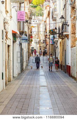 Tossa de Mar. The traditional city street.
