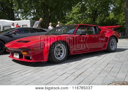 Red car 