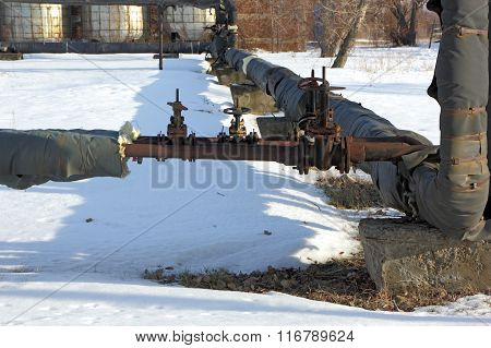 Heating pipes with damaged insulation