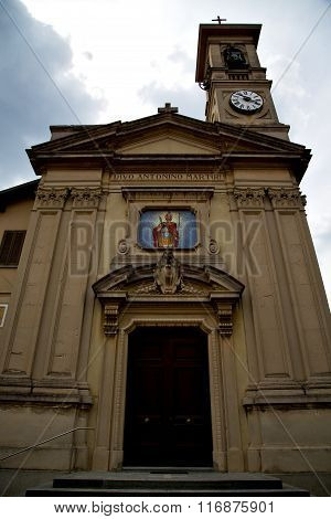Italy  Lombardy     In  The Caiello Old   Church     Step    Wall