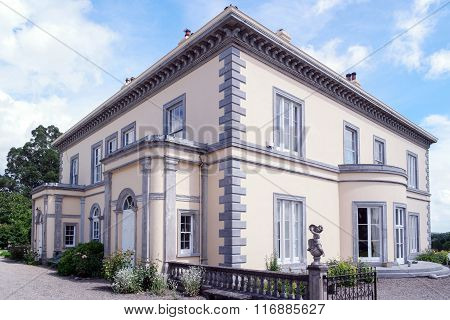 Tourin House