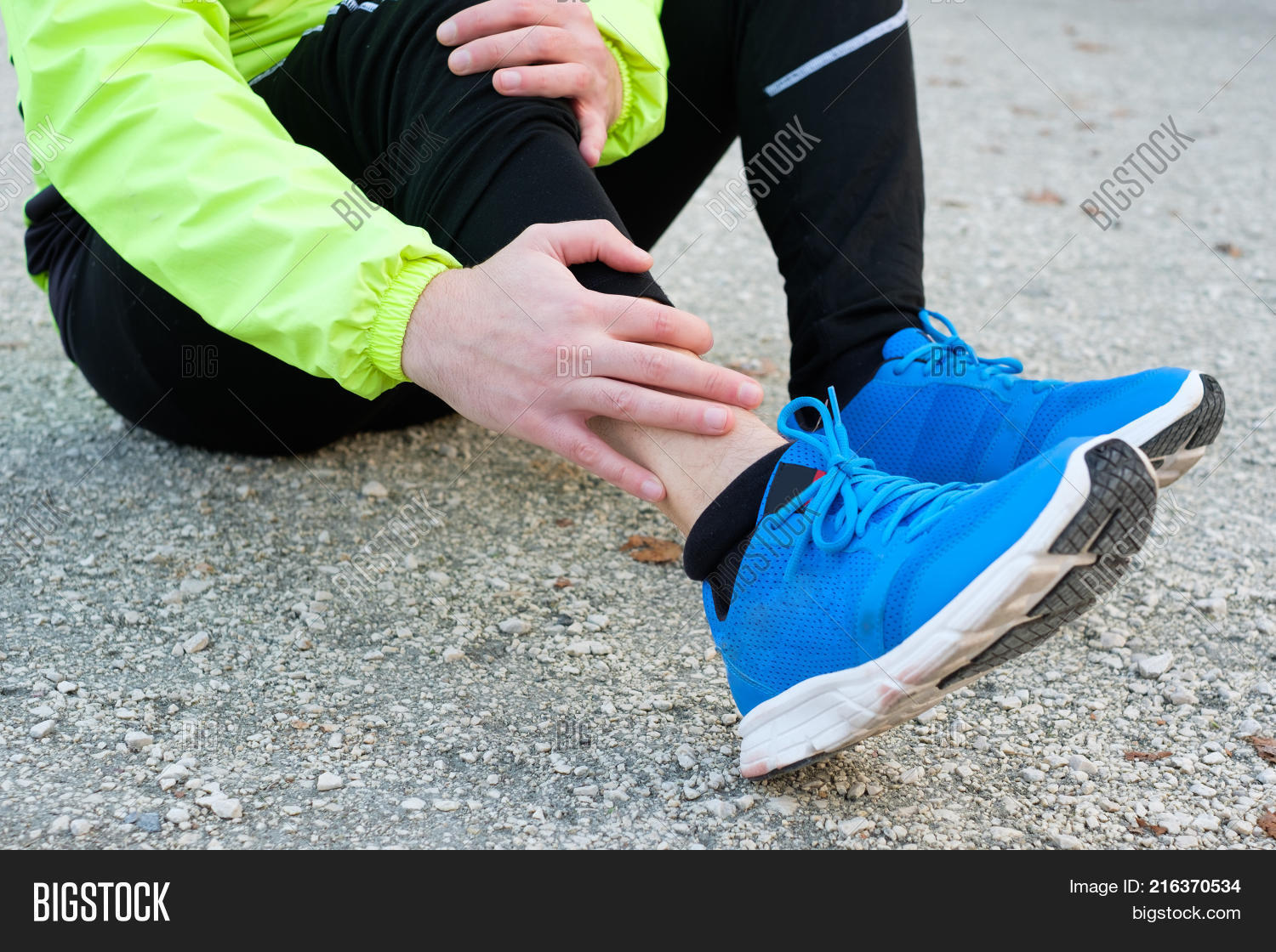Knee Injury Man Runner Image & Photo (Free Trial) Bigstock