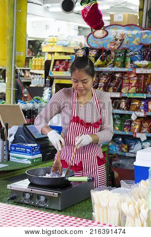 TEL AVIV , ISRAEL - 21 NOVEMBER 2017: Sellers on the old grocery street Nahalat-Benjamin
