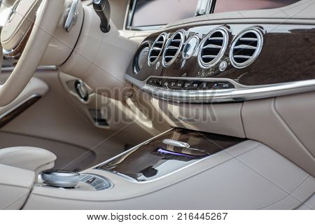 Mescedes Benz S class 2016 03 september, Chisinau R. Moldova.