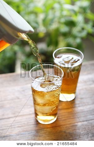 szolgálja mugicha, tea Japán hideg árpa
