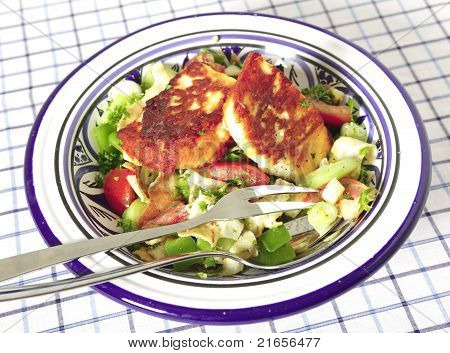 Fattoush s hallúmí Fried