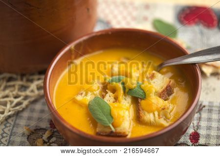 Pumpkin soup and leeks, with sage leaves.