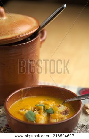 Pumpkin soup and leeks, with sage leaves.