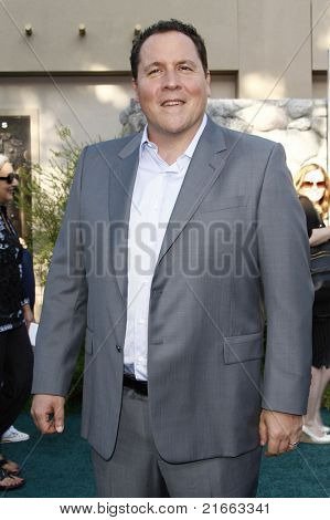LOS ANGELES, CA - Temmuz 06: Jon Favreau Regency köy inci, 'Zookeeper' galasında