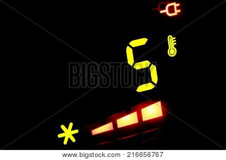 on a black electronic thermometer display -5 degrees Celsius