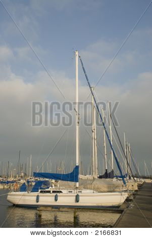 Zeilboten In de haven van