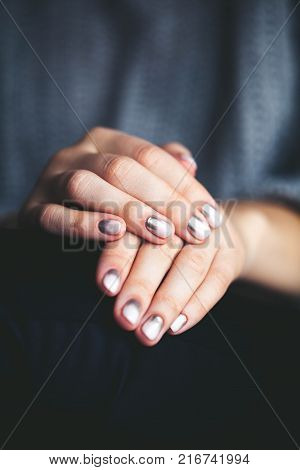 Stylish gray manicure with overflowing! Fashion, hands, fingers a