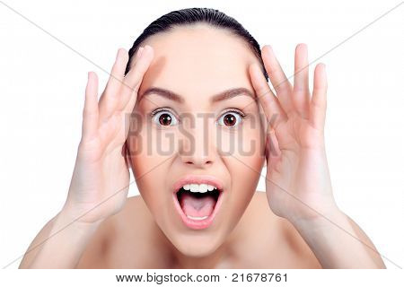 무서 워 젊은 여자의 초상화입니다. 흰색 배경 위에 절연.