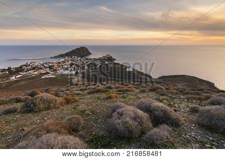 Image of Psara's main village and harbour at sunset.