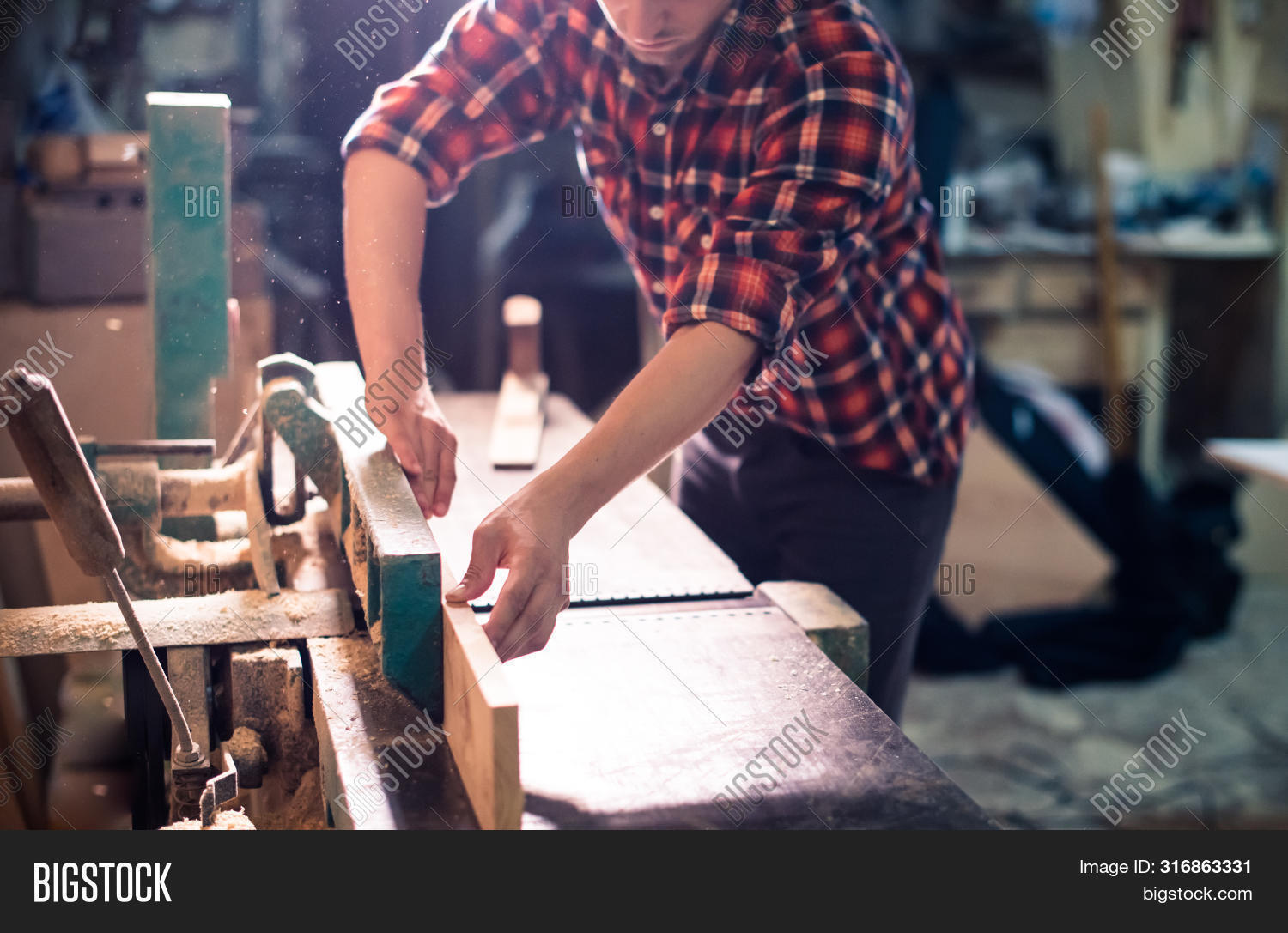 Цех владелец. Хозяин мастерской. Мастерская "фантом уоркс". Хозяин мастерской назывался. Хозяин мастерской.
