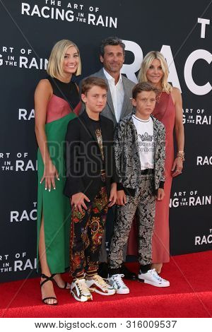 LOS ANGELES - AUG 1:  Tallula &Patrick Dempsey, Jillian Fink, Darby & Sullivan Dempsey at the 