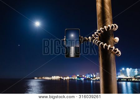 Using Smartphone On Flexible Tripod To Making The Photo Of Sea Night Landscape