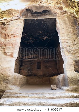 Innenraum der groÃŸen antiken Kammer in kleinen petra