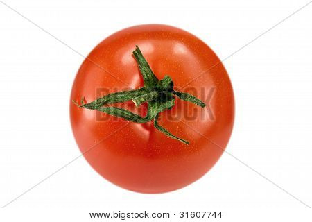 Tomate maduro sobre fondo blanco