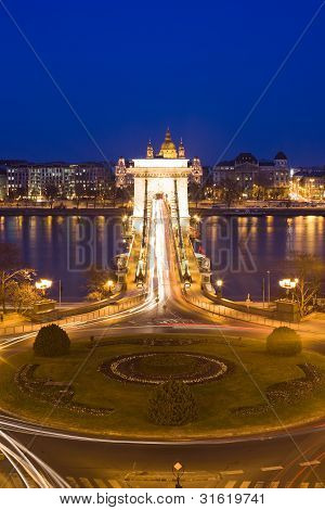 Chain Bridge om natten.