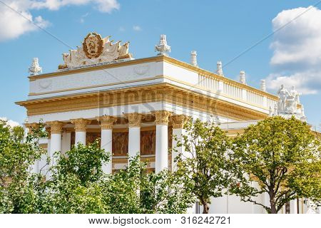 Moscow, Russia - July 22, 2019: Vdnh Architecture. Pavilion Rsfsr In Vdnh Park In Moscow Against Gre