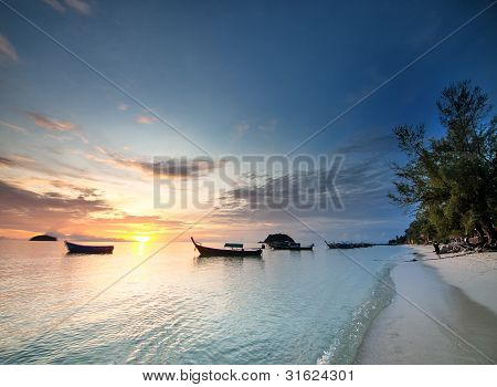 Lever du soleil tropical