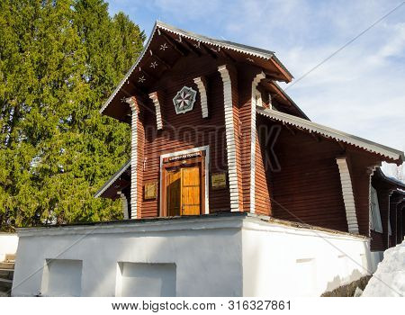 Lodeynoe Pole, Russia - March 29, 2019: The Building Of The Local History Museum, The City Of Lodeyn