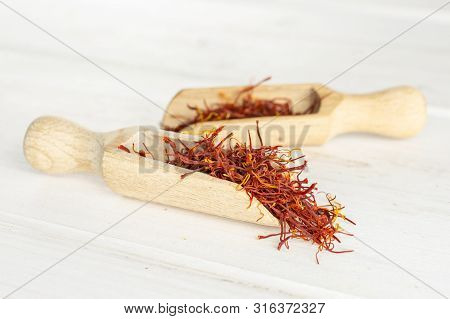 Lot Of Whole Dry Shaffron Thread In Two Scoops On White Wood